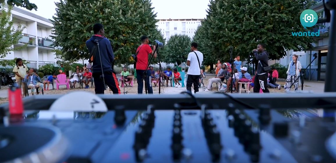 Ensemble pour une fête avec l'asso Hip-hop Tours au quartier Maryse Bastié.